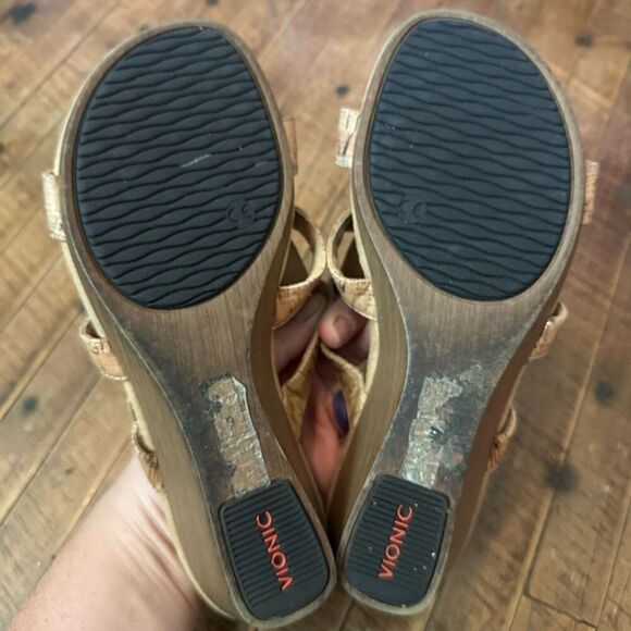 Vionic strappy tan wedge ortho arch support size 7 sandals - Picture 2 of 5